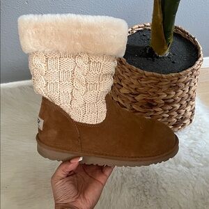 UGG Australia K Juniper Chestnut Youth/Kids Size 4Y